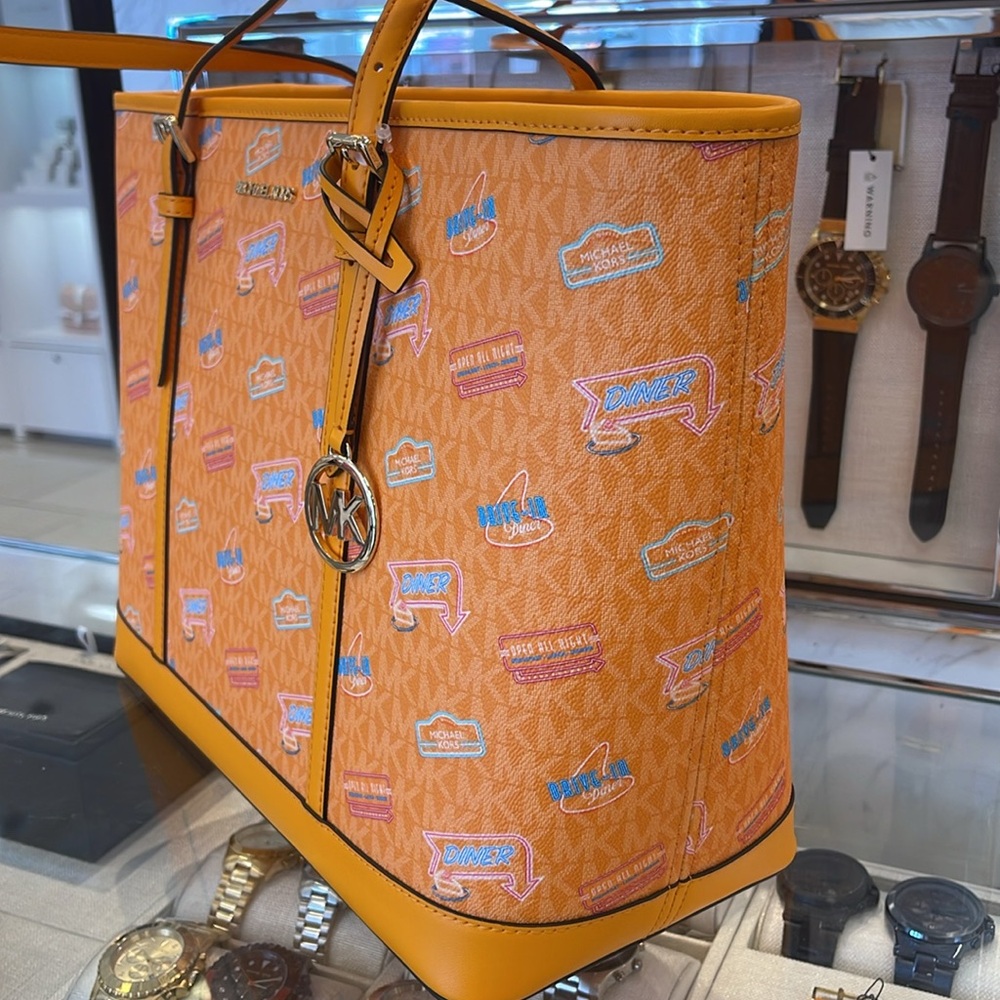 MICHAEL KORS Jet Set Large Printed Signature Logo Shoulder Tote Bag
POP ORANGE - Picture 3 of 16